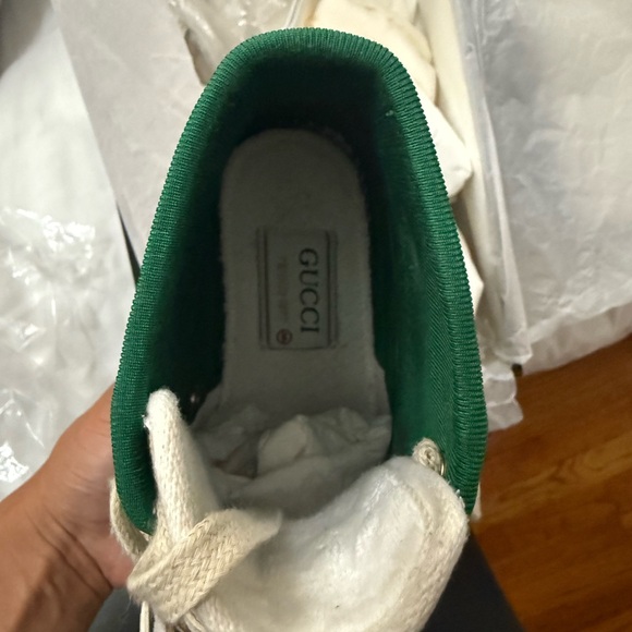 Gucci High-Top Sneakers with Green Interior - Picture 4 of 7